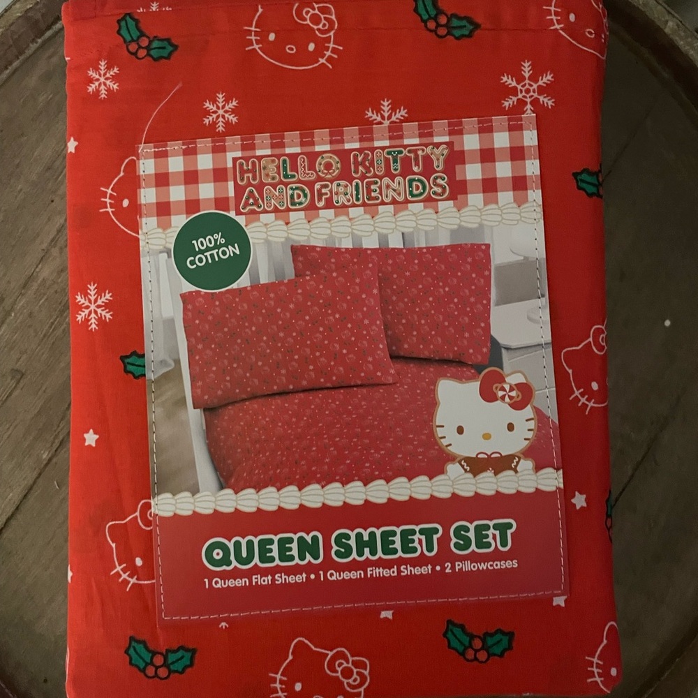 Hello Kitty Red Queen Sheet Set with Festive Design